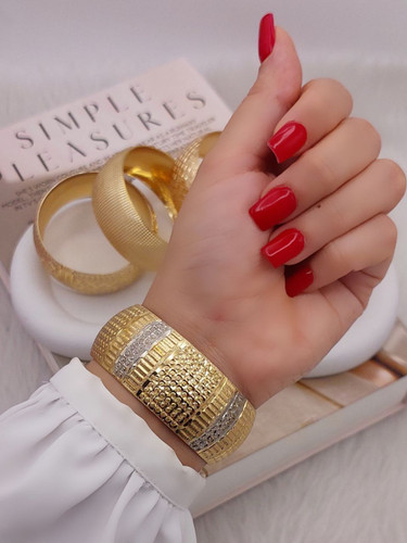 تکپوش ۳سانتی طرح طلا جنس طلاروس رنگ ثابت دارای سایزبندی