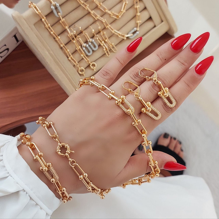 سرویس تیفانی طرح طلا آبکاری قوی نگین ها اتریشی مخراج کاری شده