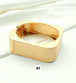 دستبند بنگل مربعی پهن طلایی استیل رنگ ثابت آبکاری طلا