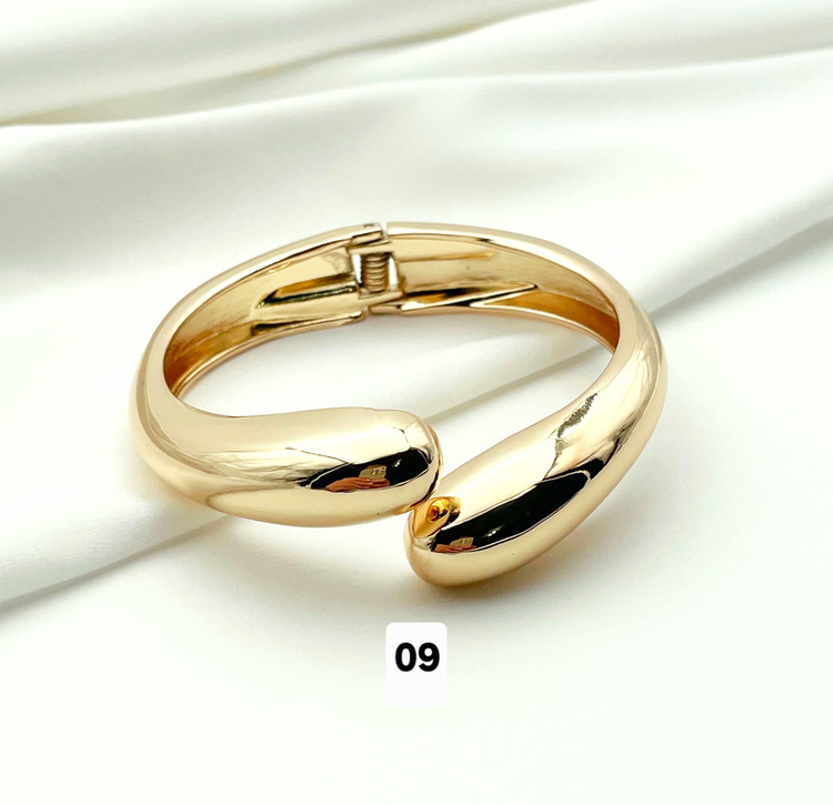 دستبند بنگل پهن طلایی استیل رنگ ثابت آبکاری طلا