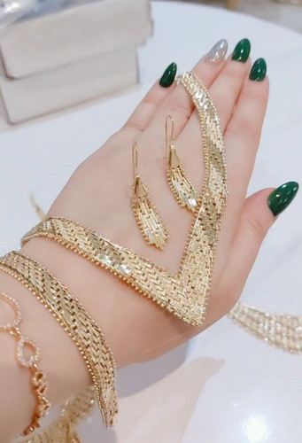 سرویس جلفا دستساز مشابه طلا.کیفیت ودوام عالی