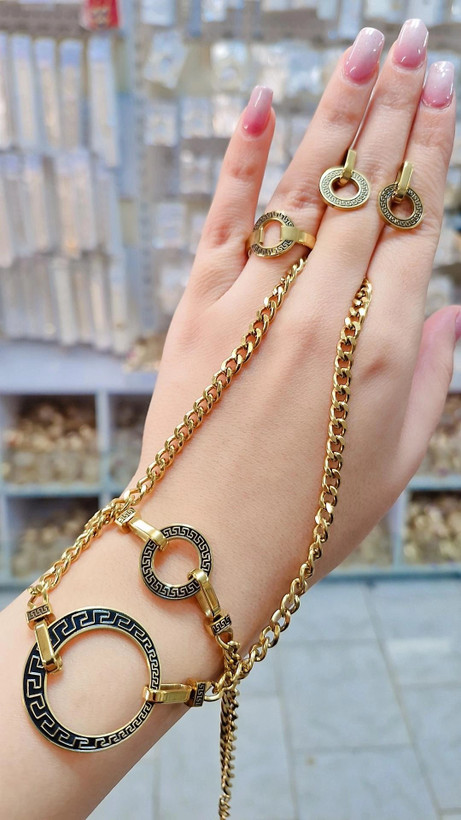 سرویس کارتیه برند ورساچ طرح جدید طلا رنگ ثابت وضدحساسیت