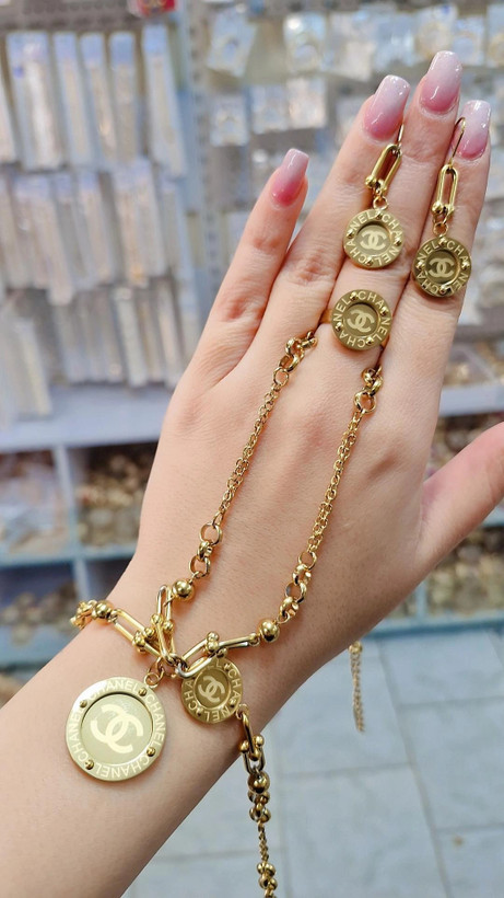 سرویس برند زنانه شنل طرح طلا آبکاری رنگ ثابت