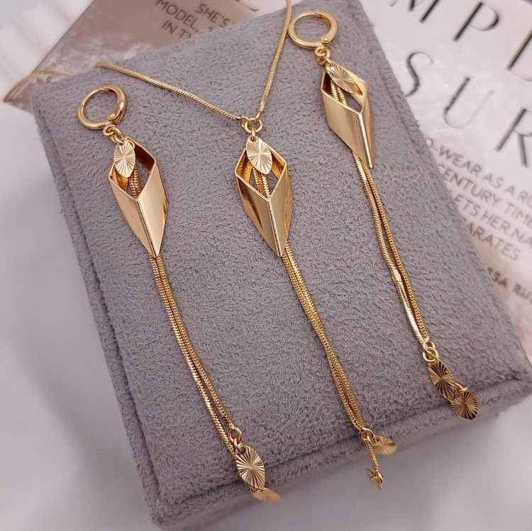 نیمست مینیمال آویزدار اشکی رنگ ثابت طرح طلا