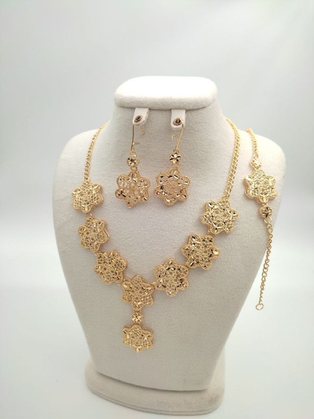 سرویس مجلسی عروس طرح طلا آبکاری جنس برنجی