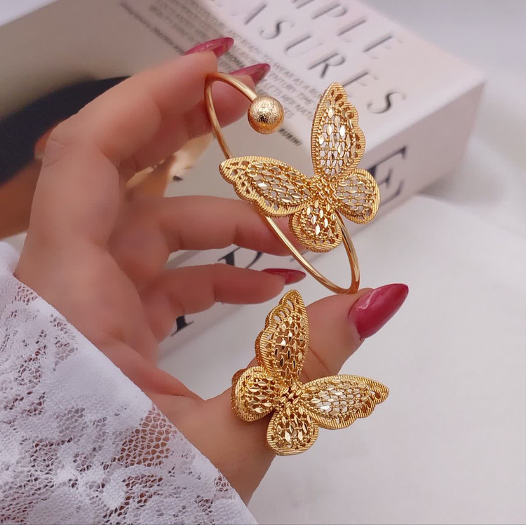 ست دستبند بنگل و انگشتر پروانه ای طلایی طرح طلا،آبکاری