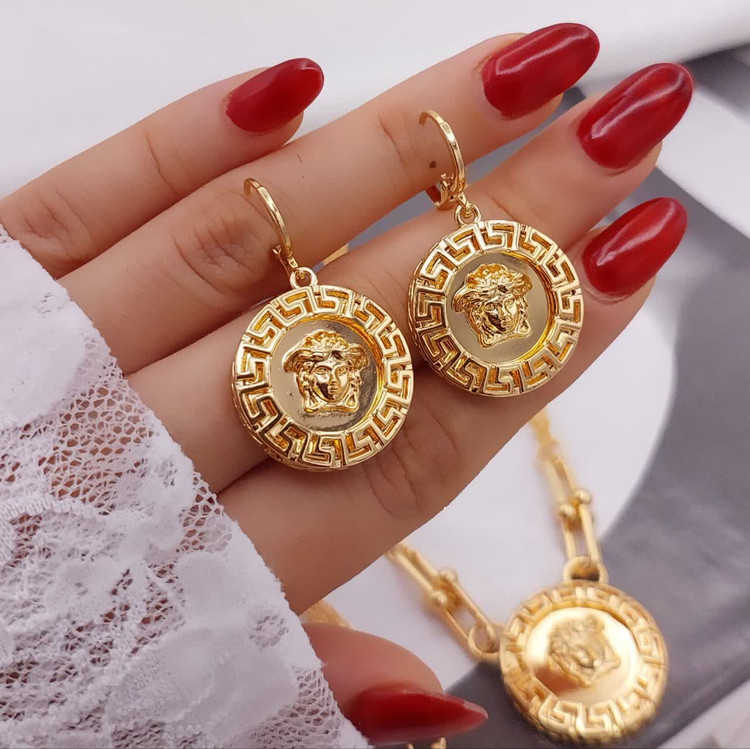گوشواره ورساچه طرح طلا رنگ ثابت تضمینی