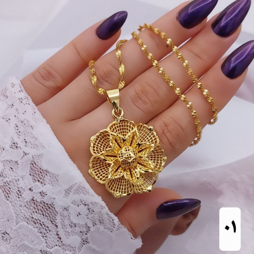 گردنبند جدیدطرح گل کاملامشابه طلا؛وارداتی باکیفیت بالا