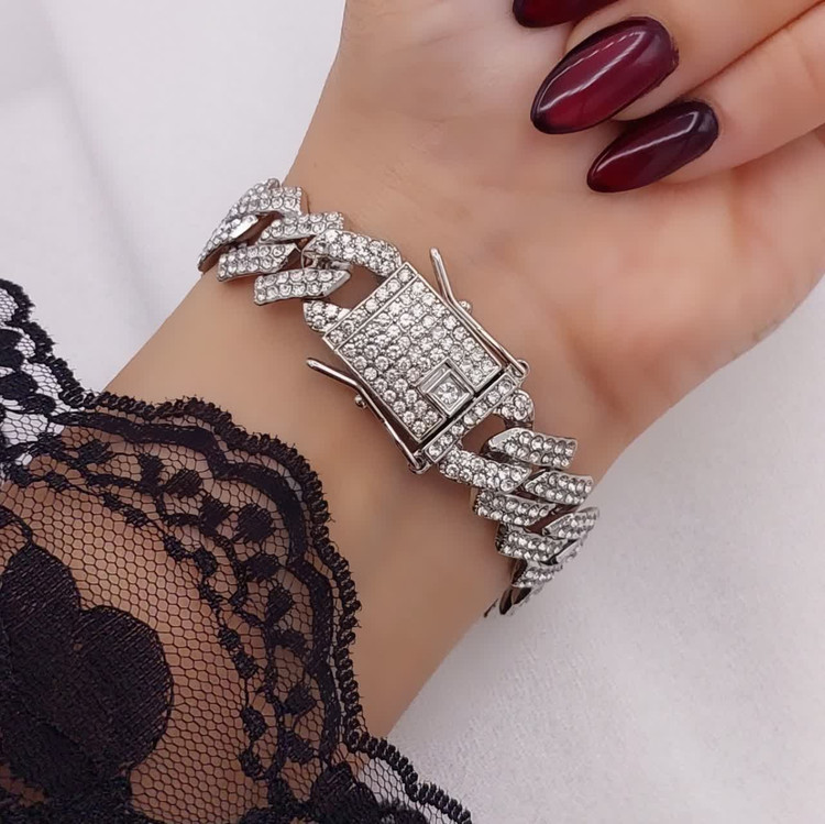 ست گردنبندودستبند نقره ای مردانه وزنانه لوکس فول نگین رنگثابت بدون حساسیت