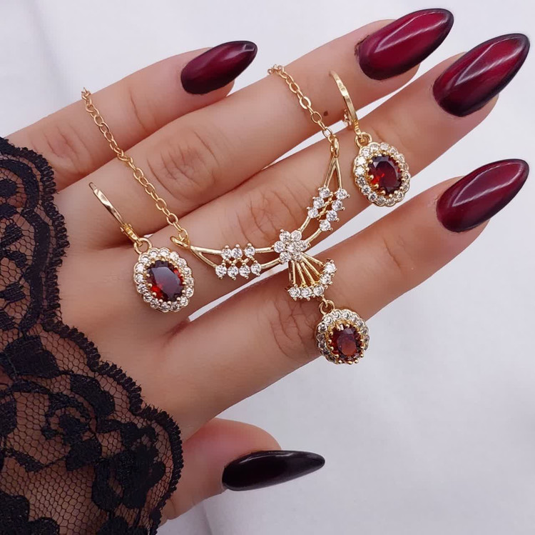 نیمست نگین قرمز مینیمال طرح جدید طلا ،رنگ ثابت وضدحساسیت آبکاری