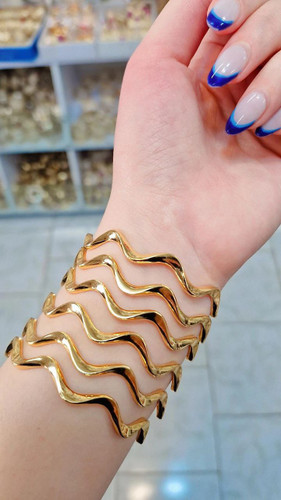 النگو اماراتی موجی طرح جدید طلا رنگ ثابت وضدحساسیت آبکاری قوی طلا