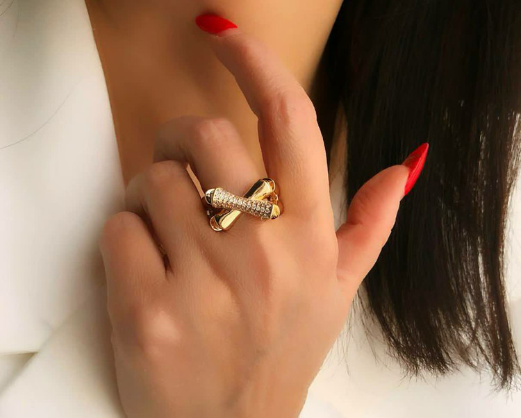 انگشتر استخوانی بانی طرح جواهری لوکس رنگ ثابت وارداتی باکیفیت عالی