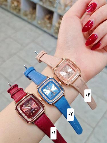 ساعت ظریف زنانه بندچرم صفحه مربع رنگی نگینکاری شده