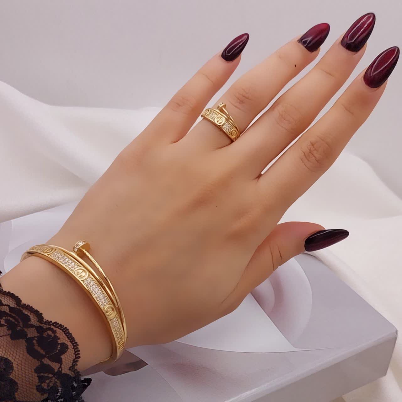 ست دستبندوانگشتر کارتیر میخی طرح جواهری لوکس رنگ ثابت وارداتی