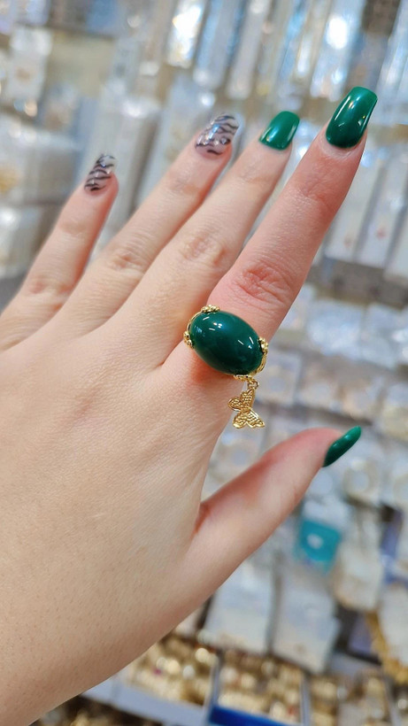 انگشترسنگی سبز جدید طرح طلا آویزپروانه، آبکاری طلا،وارداتی باکیفیت
