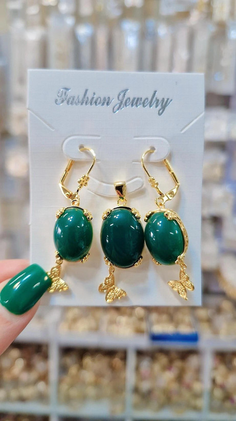 نیمست سنگی نگین سبز جدیدطرح طلا آبکاری طلا،وارداتی باکیفیت