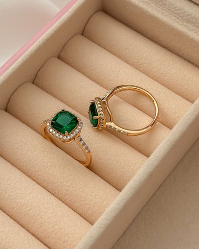 انگشتر جواهری نگین سبز طرح طلا برندمعتبرژوپینگ