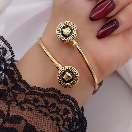 بنگل ورساچ جدید مشابه طلا رنگ ثابت وضدحساسیت آبکاری طلا