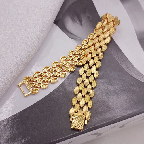 دستبند پهن طلایی زنانه کاملا طرح طلا جنس لطیف وارداتی باکیفیت