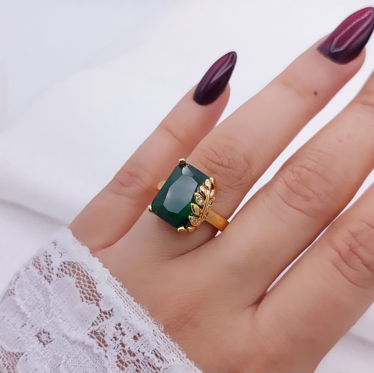 انگشتر نگین سبز شیک زنانه طرح جدیدمشابه طلا رنگثابت آبکاری قوی طلا