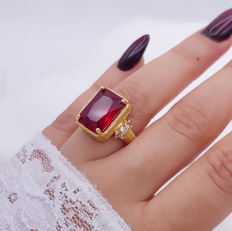 انگشتر نگین قرمزمستطیلی زنانه جدیدطرح طلا. رنگ ثابت آبکاری قوی طلا وارداتی باکیفیت بالا
