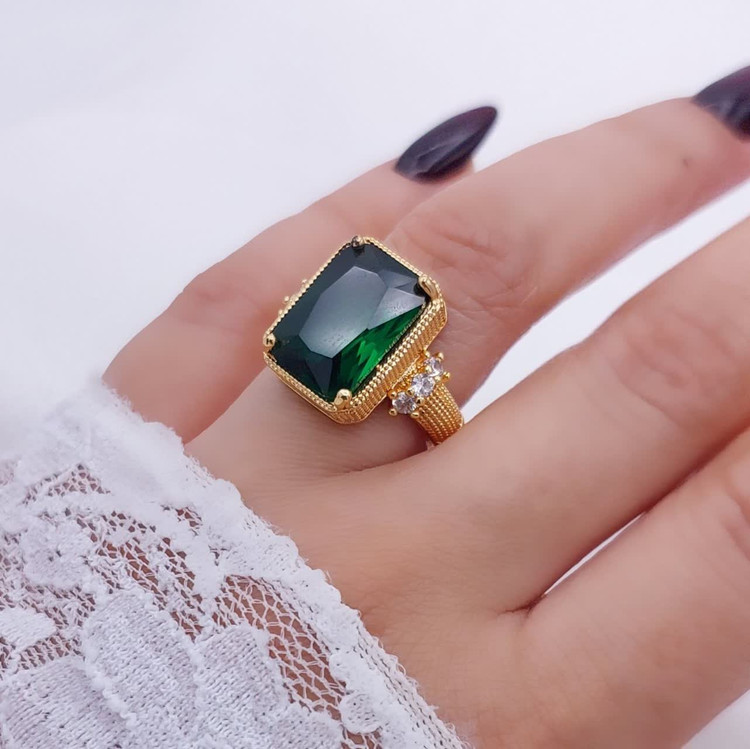 انگشتر نگین سبز زنانه جدیدطرح طلا. رنگ ثابت آبکاری قوی طلا وارداتی باکیفیت بالا