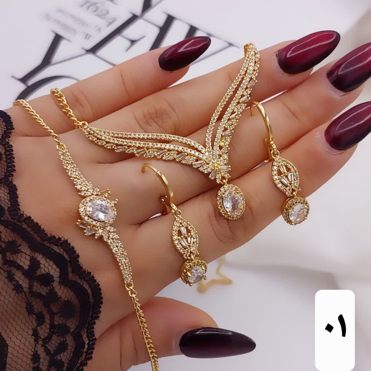 سرویس جواهری مجلسی جدیدطرح طلا رنگثابت همراه کارت ضمانت