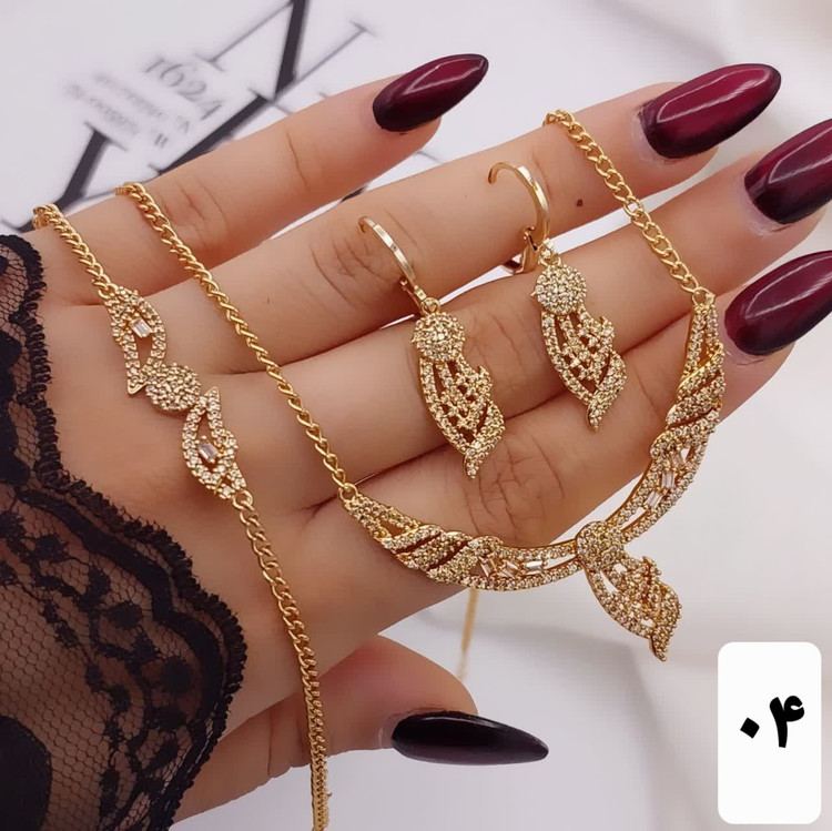 سرویس جواهری مجلسی جدیدطرح طلا برندمعتبرشین ،رنگثابت همراه کارت ضمانت