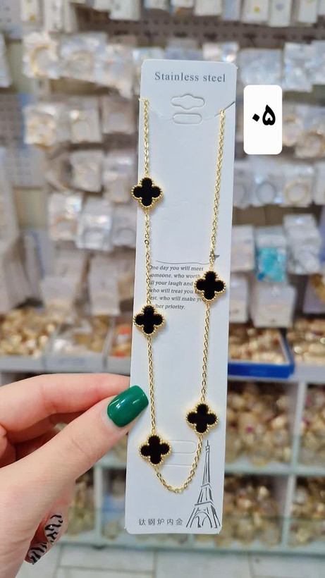 گردنبند ونکلیف ۵گل طلایی نگین مشکی آبکاری