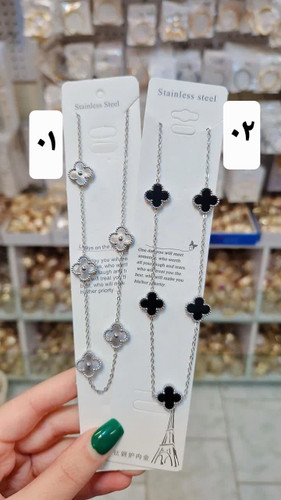 گردنبند ونکلیف ۵ گل سیلور نگین مشکی