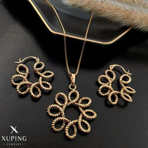 نیمست ظریف طرح گل کاملا مشابه طلا رنگ ثابت آبکاری طلا۱۸ عیار برندمعتبر ژوپینگ