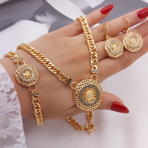 سرویس ورساچ کارتیه لوکس کاملا طرح طلا.جنس کوپررنگ ثابت آبکاریapg طلا