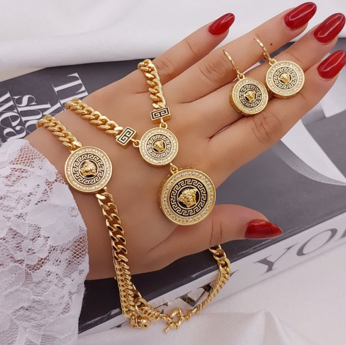 سرویس ورساچه کارتیه جواهری قفل ملوانی کاملا مشابه طلا.رنگ ثابت وارداتی جنس کوپرآبکاری طلاapg