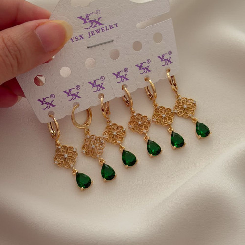 گوشواره نگین سبز جدیدطرح طلا رنگثابت آبکاری طلا۱۸عیار برندمعتبر ysx