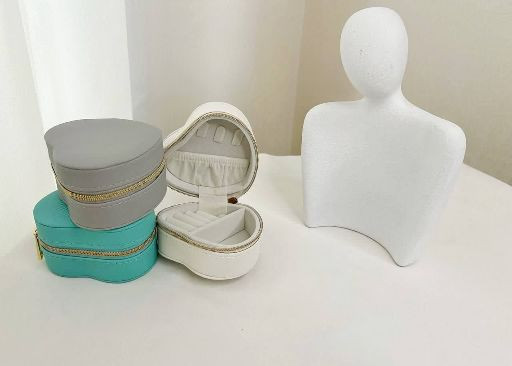 جعبه جواهرات قلبی چرم طرحدار مناسب نگهداری زیورآلات وسفر