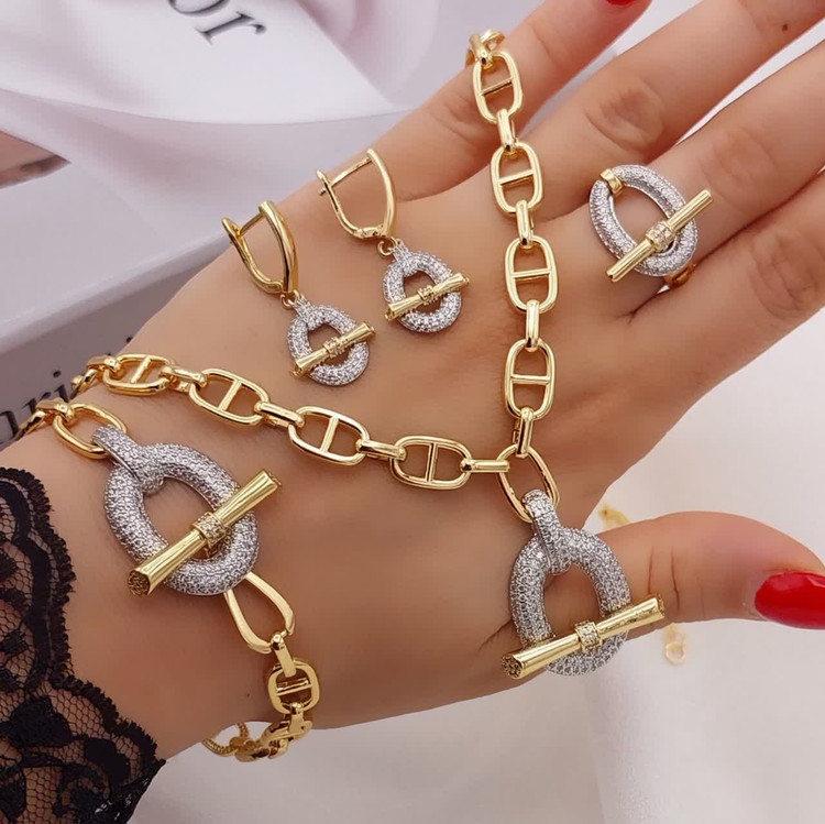 سرویس جواهری مجلسی هرمس لوکس وجدیدکاملا طرح طلا رنگ ثابت آبکاری طلا نگین مخراجکاری