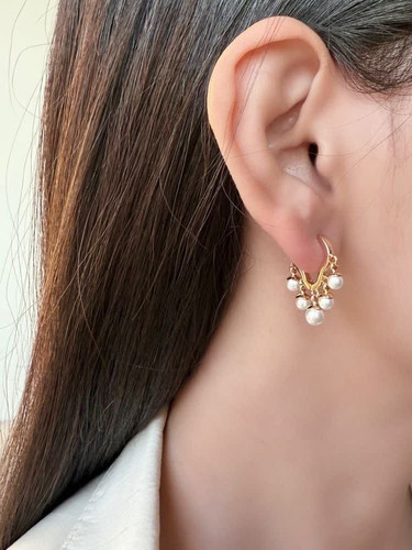 گوشواره لوکس مرواریدی جدیدطرح طلابرندمعتبر ژوپینگ رنگ ثابت آبکاری طلا۱۸ عیار