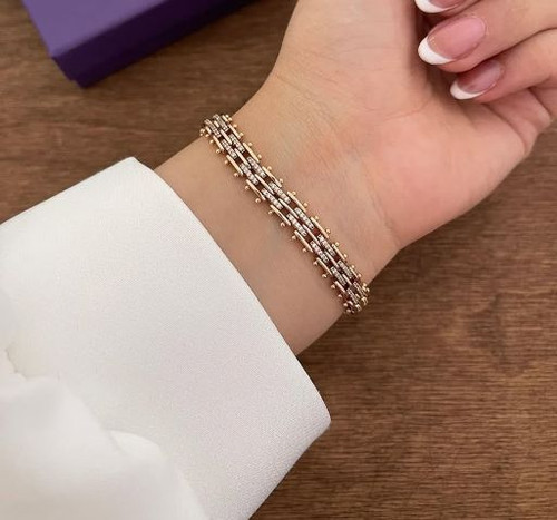دستبند جواهری لوکس ظریف کاملاطرح طلا ژوپینگ رنگثابت تضمینی آبکاری طلا۱۸عیار نگین مخراجکاری