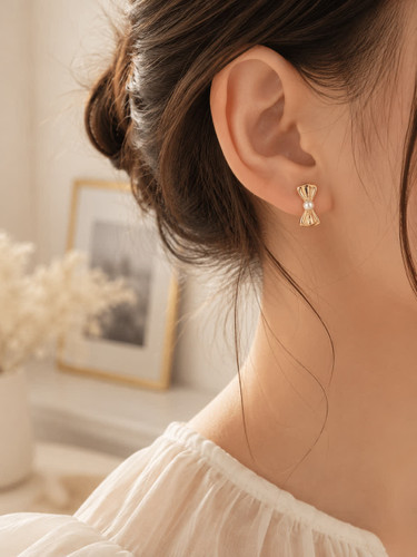 گوشواره پاپیون مرواریدی مینیمال طلایی ژوپینگ رنگ ثابت آبکاری طلا۱۸