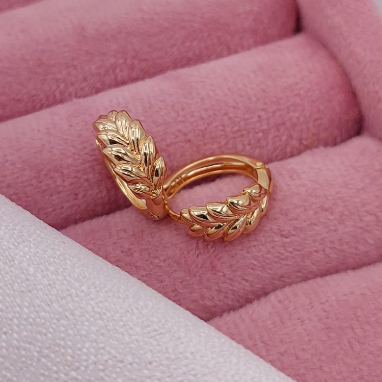 گوشواره حلقه ای کوچک گندمی جدیدطرح طلا رنگثابت ژوپینگ آبکاری طلا۱۸عیار مناسب استفاده روزانه