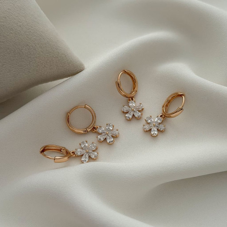 گوشواره گل حلقه ای نگیندار کوچک طرح طلا ژوپینگ رنگثابت آبکاری طلا۱۸عیار